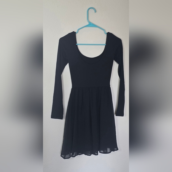 Gap Classic Minimalist Little Black Long Sleeve Skater Dress New - Extra Small - Picture 2 of 4